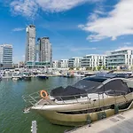 Faltom 6 Yacht Park Premium Parking Apartament
