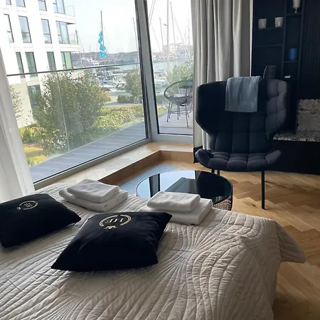 Faltom 6 Yacht Park Premium *