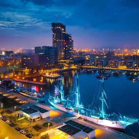 Faltom 6 Yacht Park Premium Parking * Gdynia
