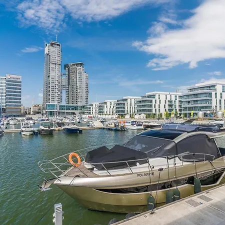 Faltom 6 Yacht Park Premium Parking Lejlighed
