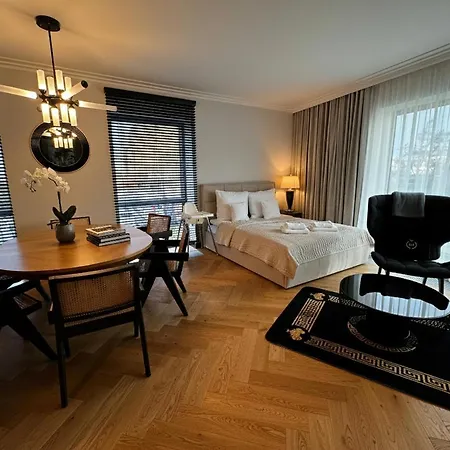 Faltom 6 Yacht Park Premium Apartmán *