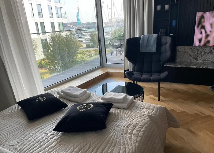 Faltom 6 Yacht Park Premium *